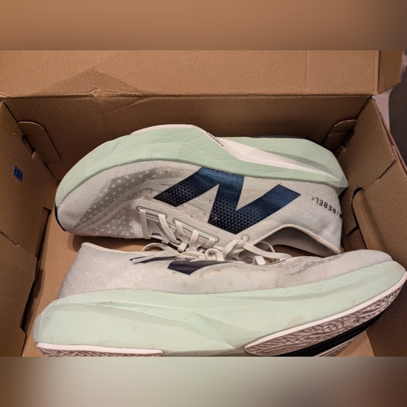 New Balance Fuel Cell Rebel V4 Men 10 With Box - Picture 9 of 11